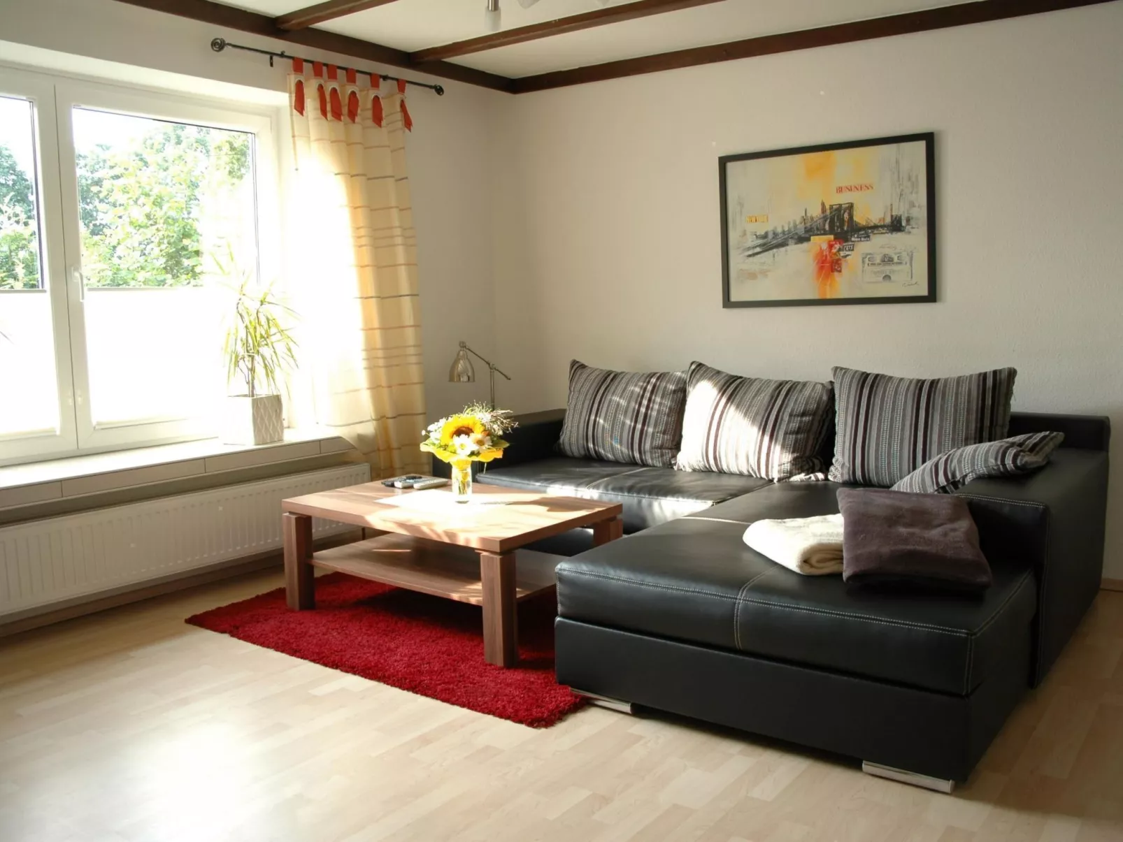 Mit Indoorpool, Garten und Partyraum-Inside