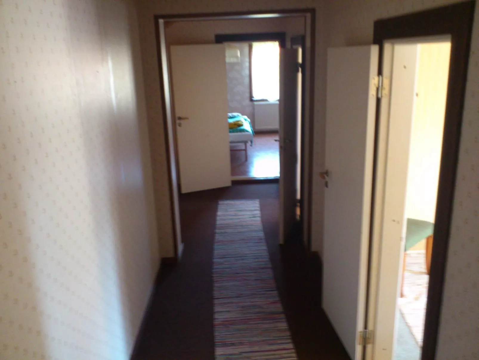 Geräumiges Ferienhaus für Konsum-Aussteiger-Drinnen