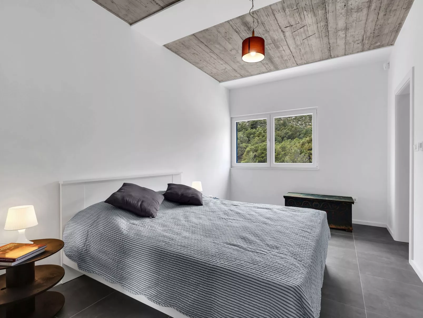 Modernes Ferienhaus in Zaostrog mit Beheiztem Pool-Inside