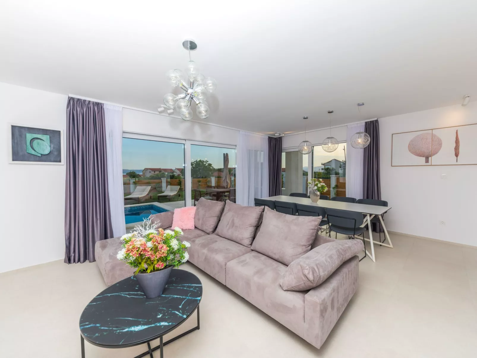 Modern eingerichtete Villa Ingrid mit beheiztem Pool - Dedans