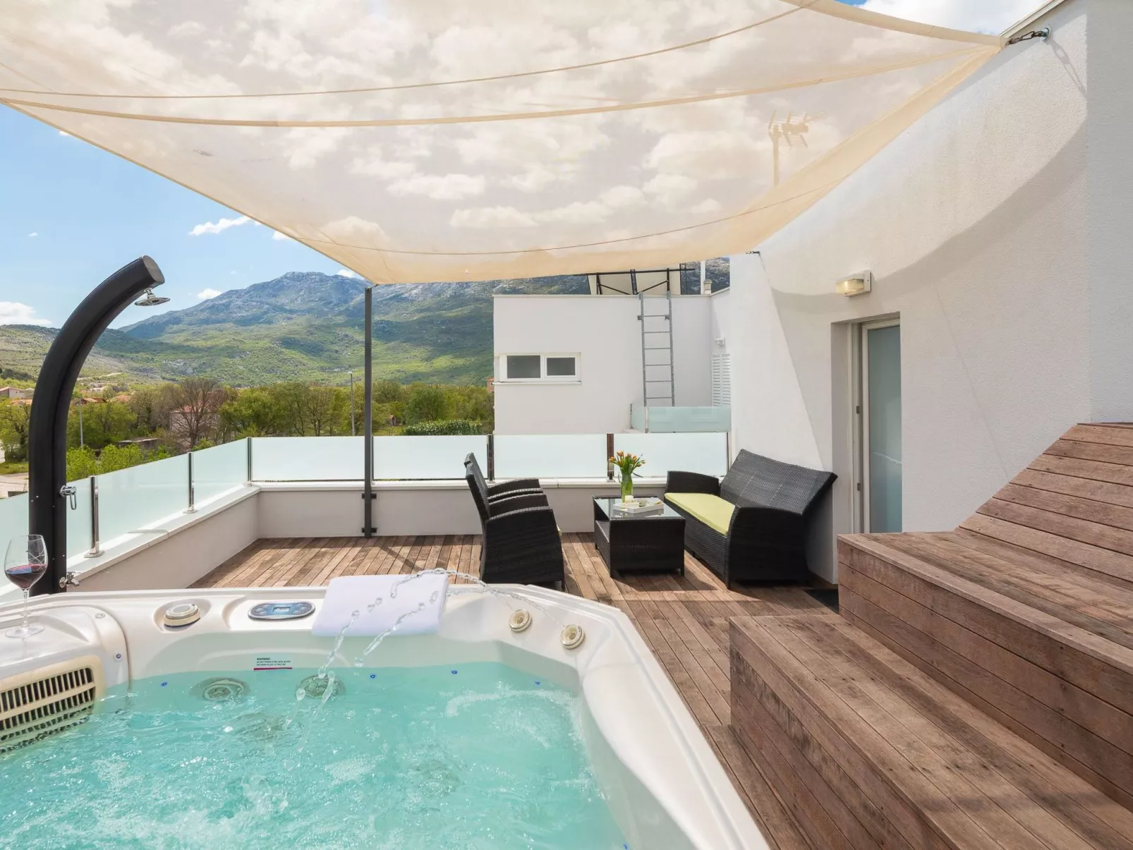 In Dugopolje mit Beheiztem Pool-Inside