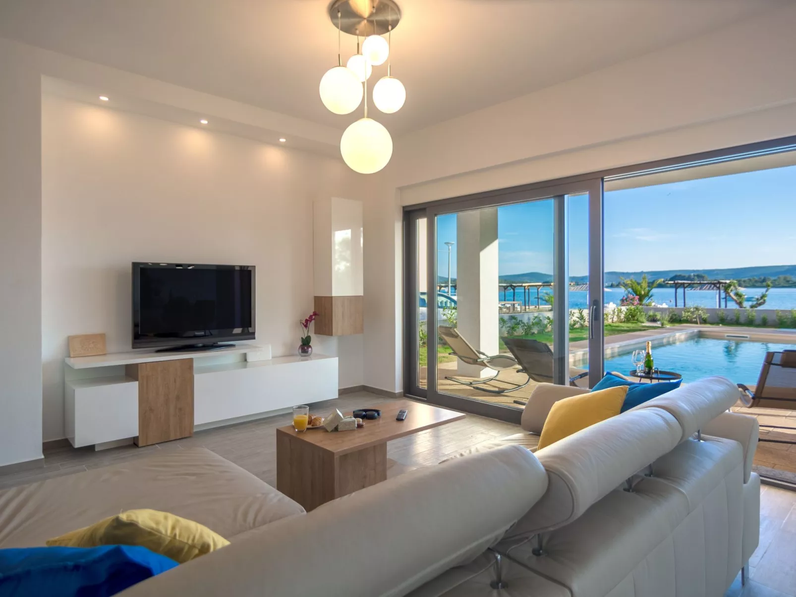 Villa "Lu-Ma" mit Blick auf das Wasser-Drinnen