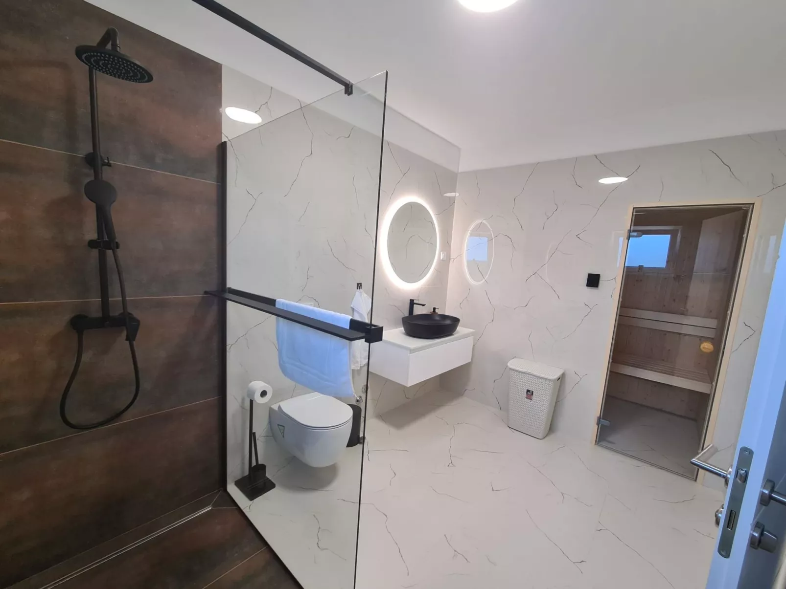 Neue Villa Angelo mit Sauna und beheiztem Pool-Inside