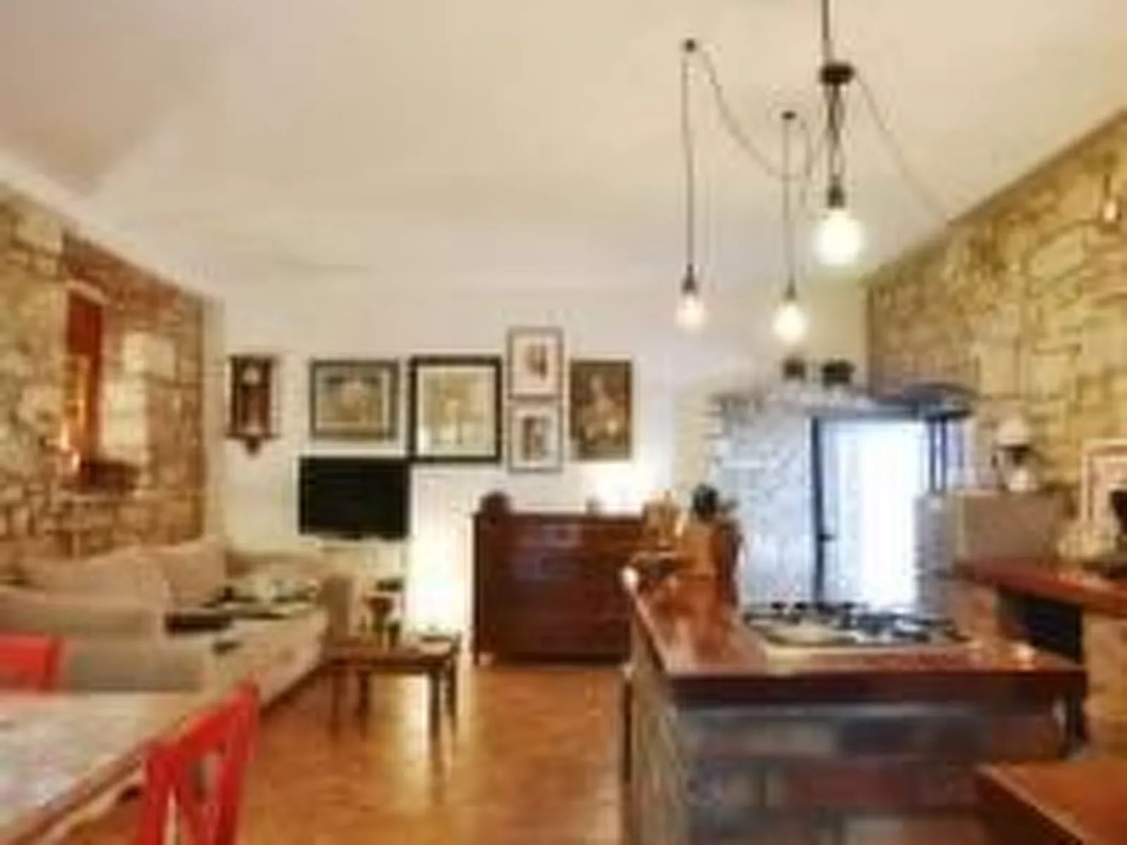 Steinhaus in Strandnähe mit Whirlpool-Dedans