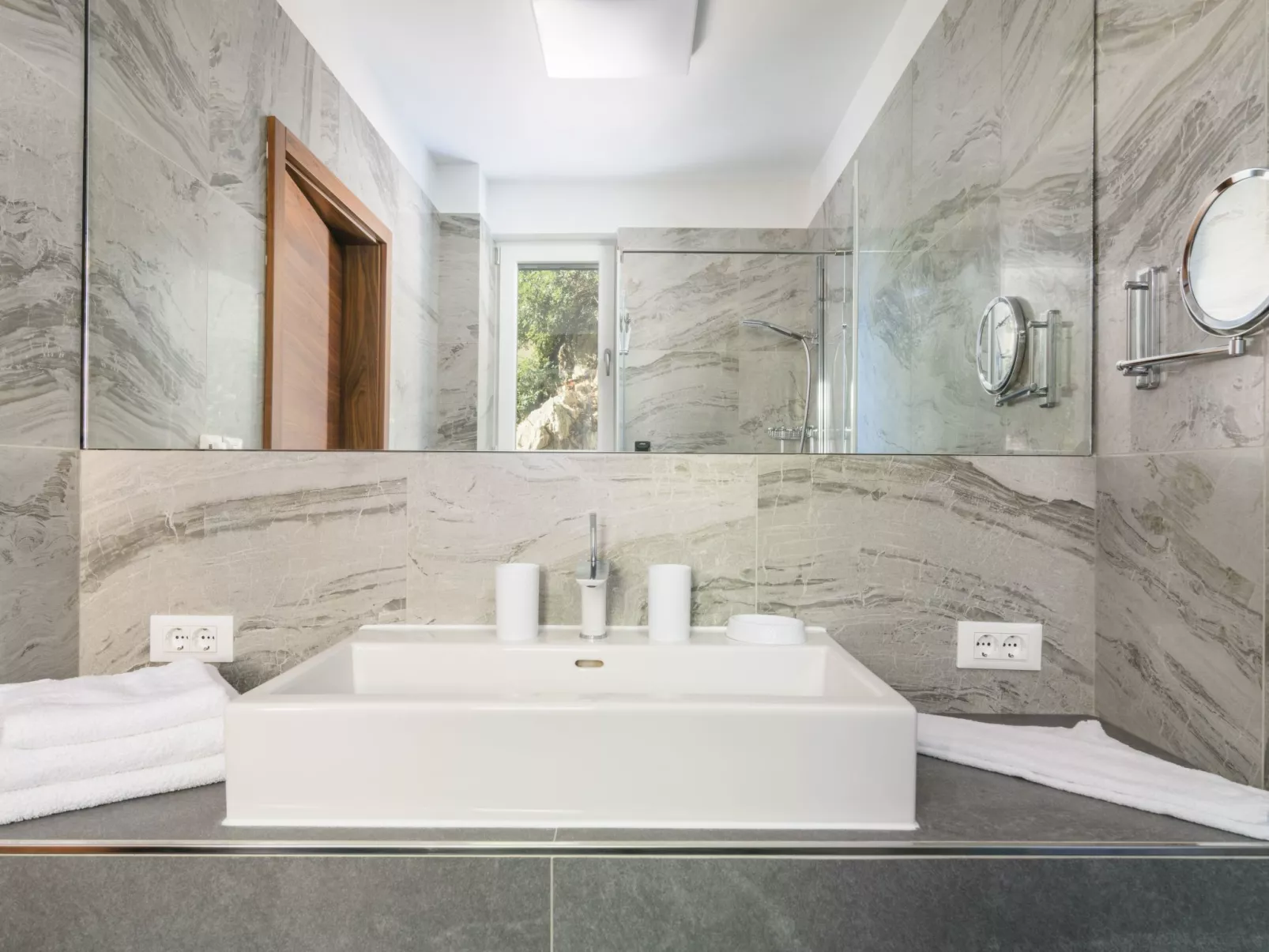 Villa by the Sea-Drinnen