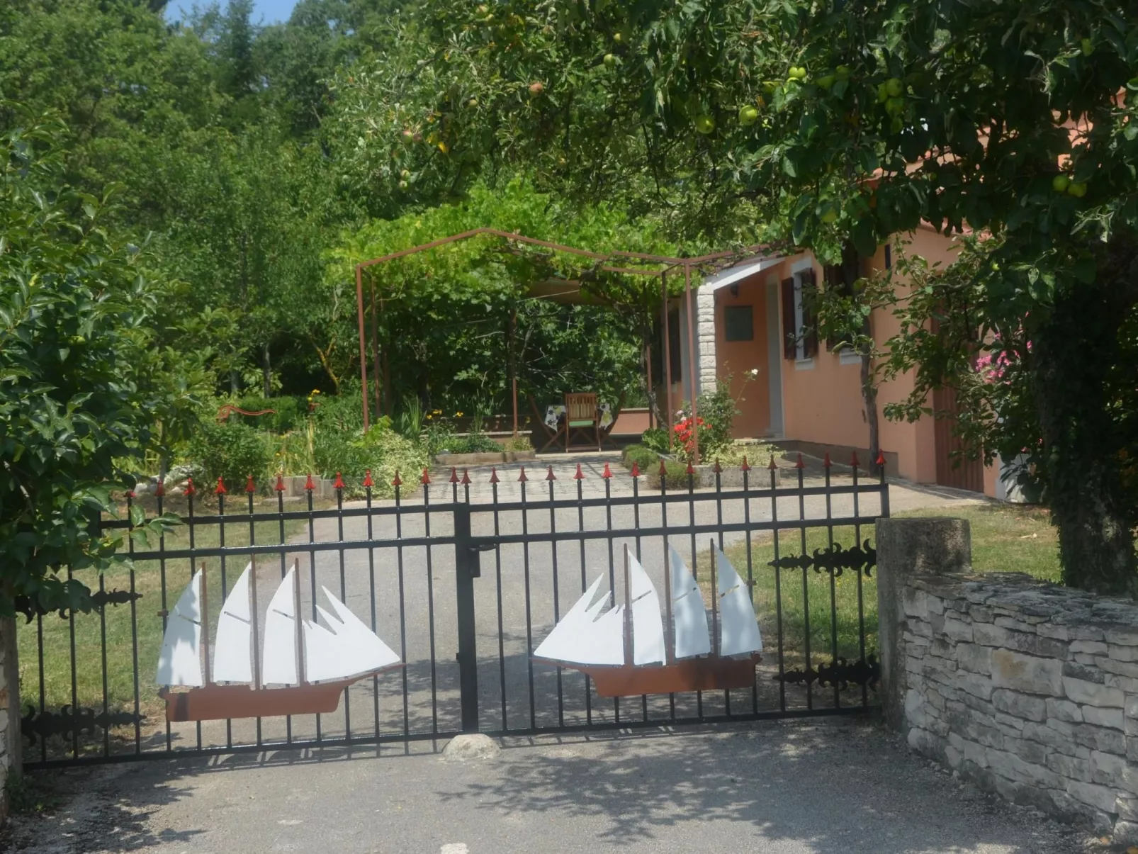 Landgut "Fragola" mit Blick auf die Berge-Draußen