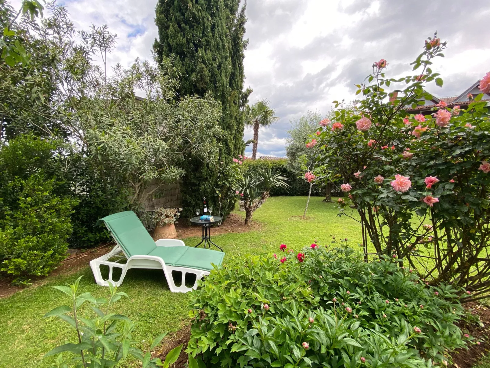 Freistehender Bungalow Perla mit Garten und Grill-Draußen