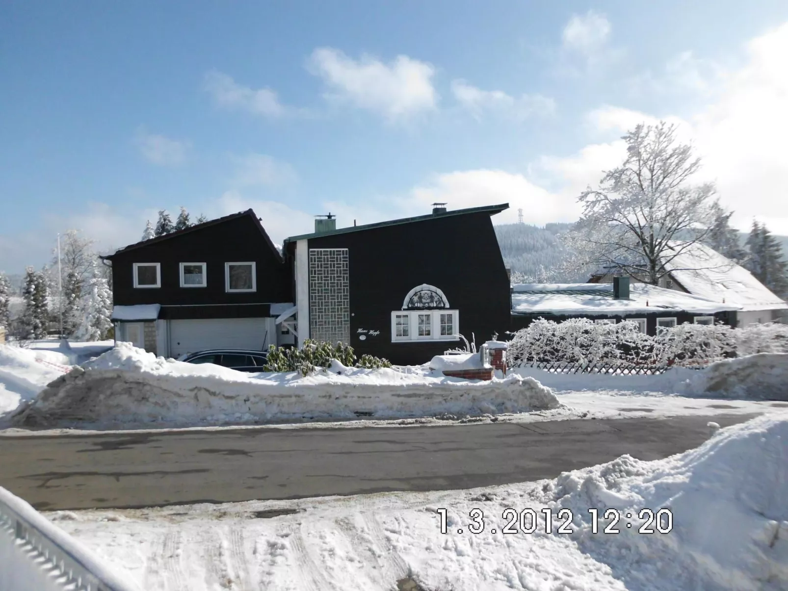 Premium-Ferienwohnung mit Balkon und Bergblick-Outside