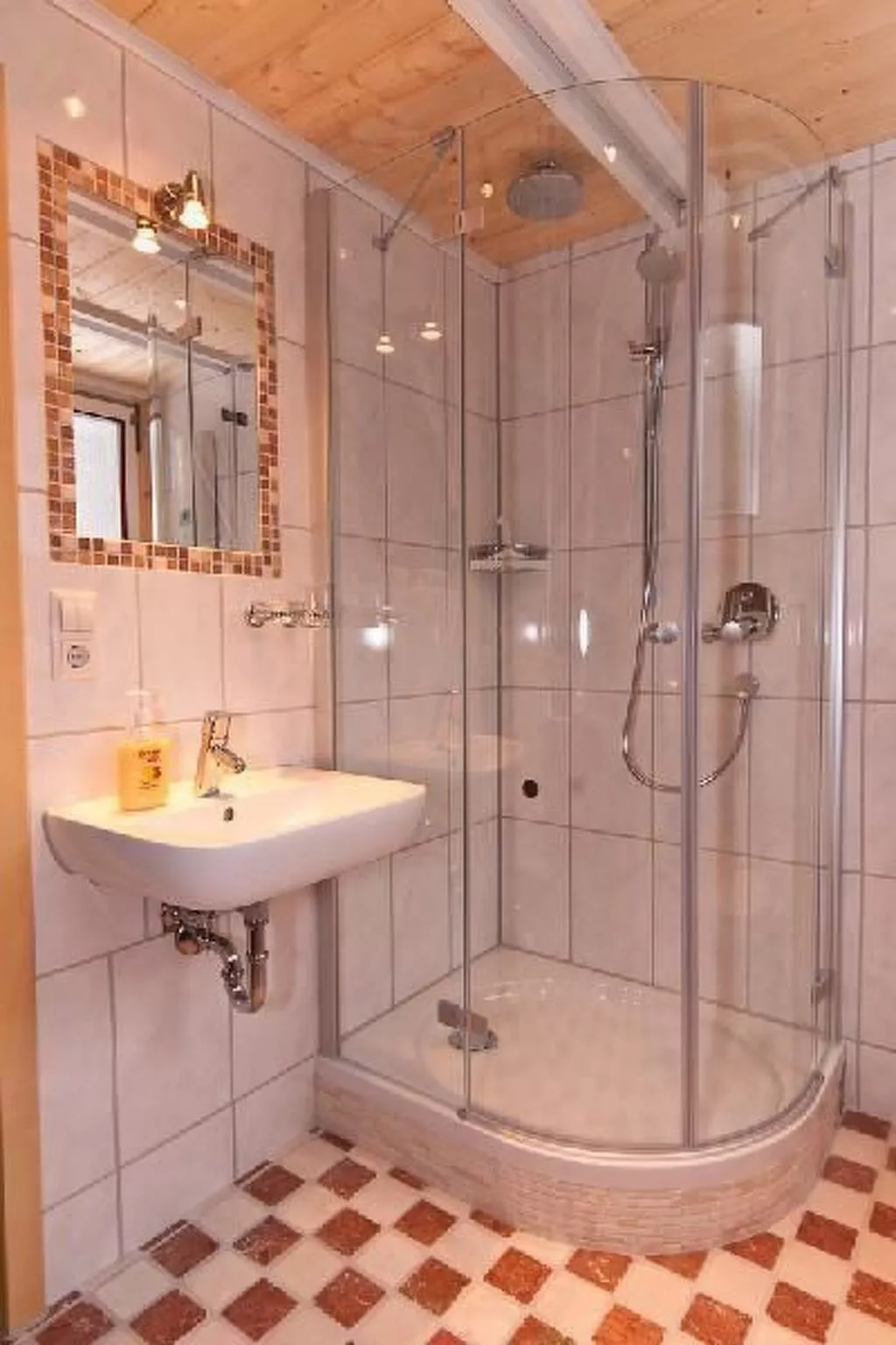 Nur-Dach-Ferienhaus für vier Personen - Drinnen