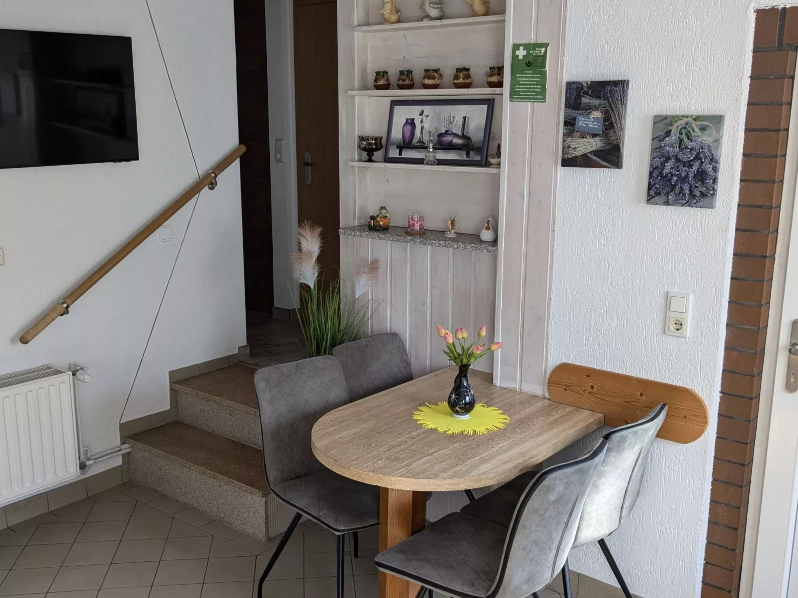 Mit Garten, Grill und Terrasse-Inside