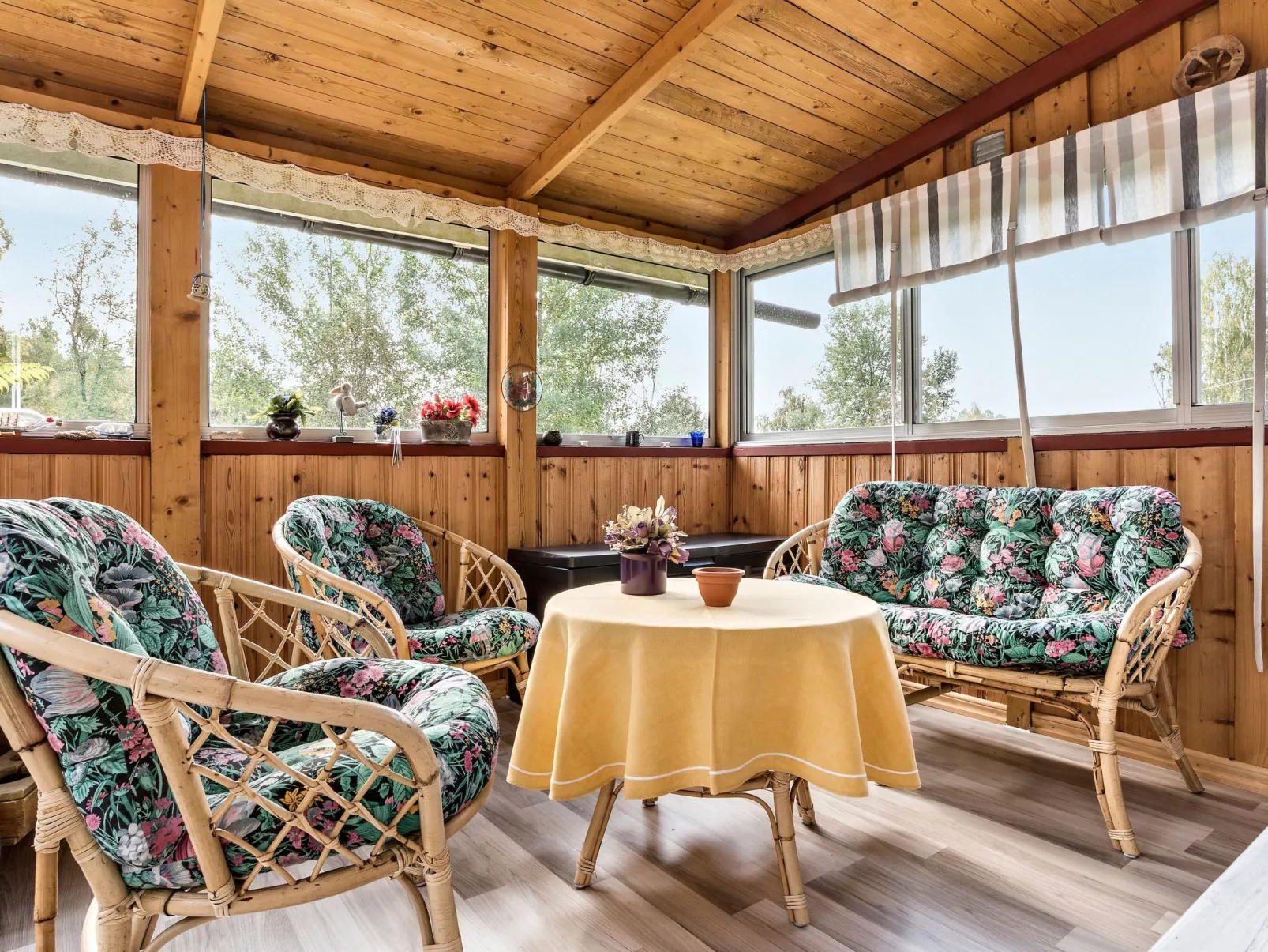 Idyllisch gelegenes, ebenerdiges Haus mit Terrasse-Dedans