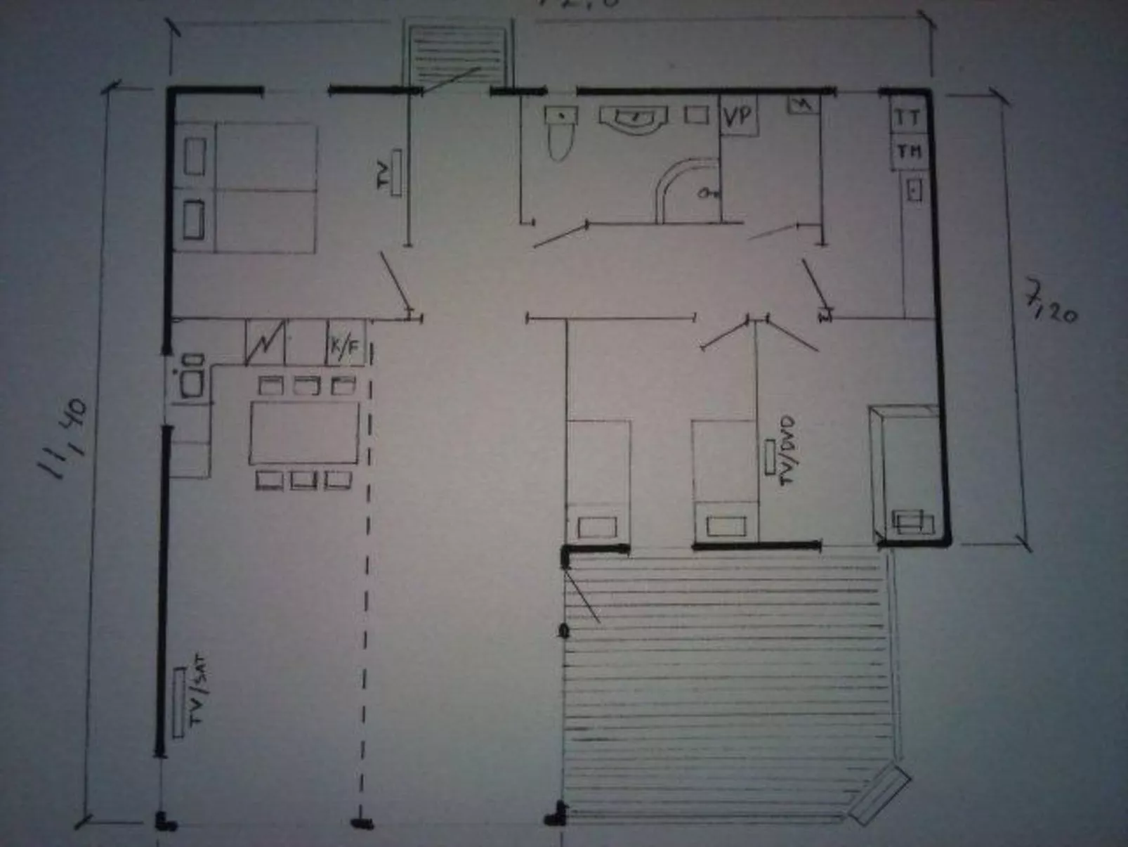 Modernes Haus mit hellem Dekor, mit Blick auf den See-Dedans