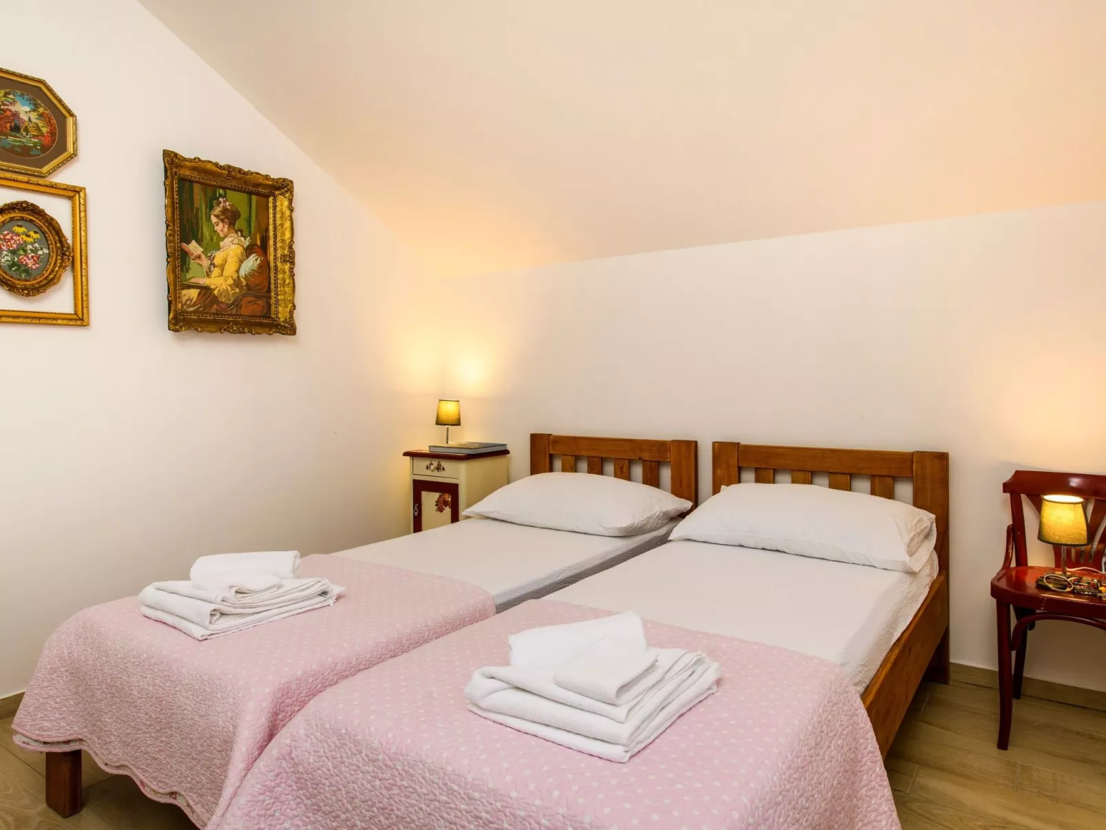 Alleinstehendes Ferienhaus mit Pool und drei Sch-Image-tags.info