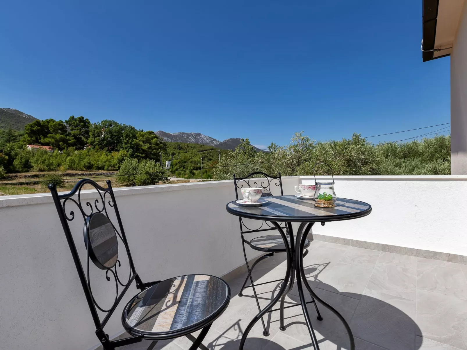 Alleinstehende Villa Slime mit Pool und Garten-Outside