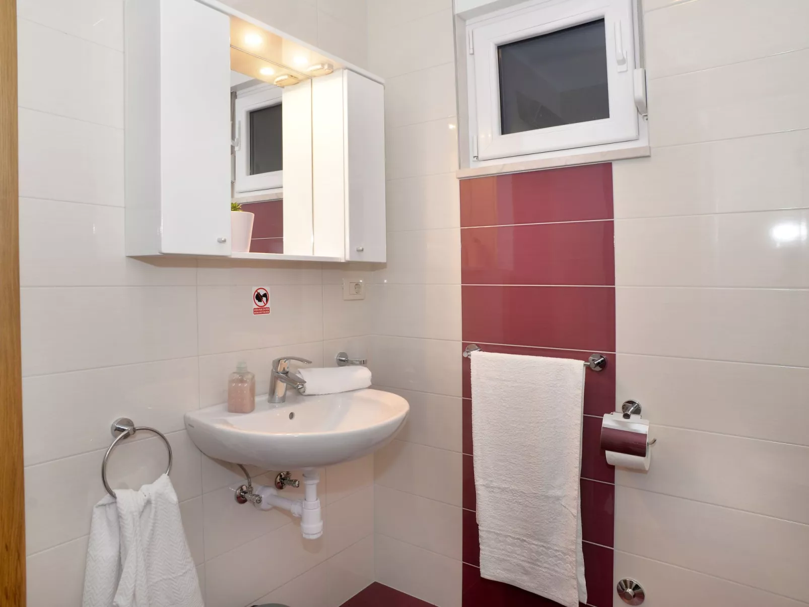 In Kastel Sucurac mit Parkplatz-Inside