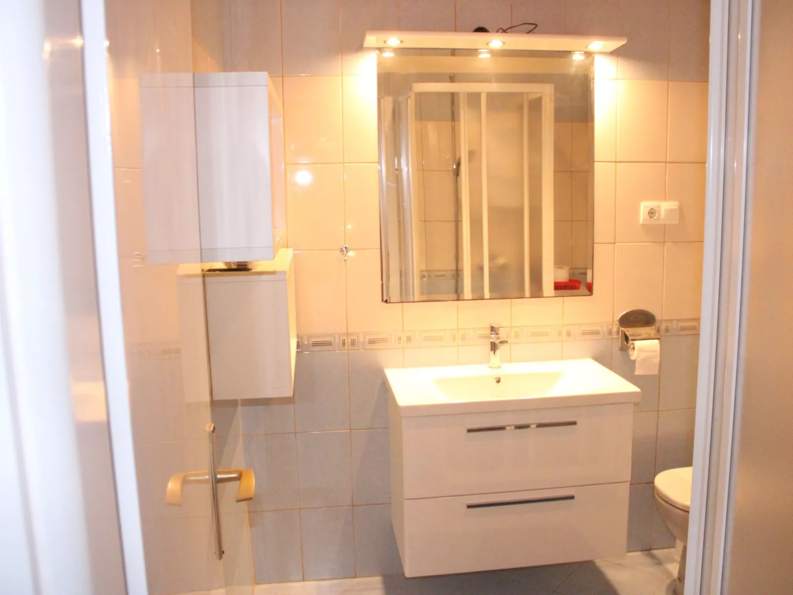 Ruhige Ferienwohnung mit Terrasse und Garten-Drinnen