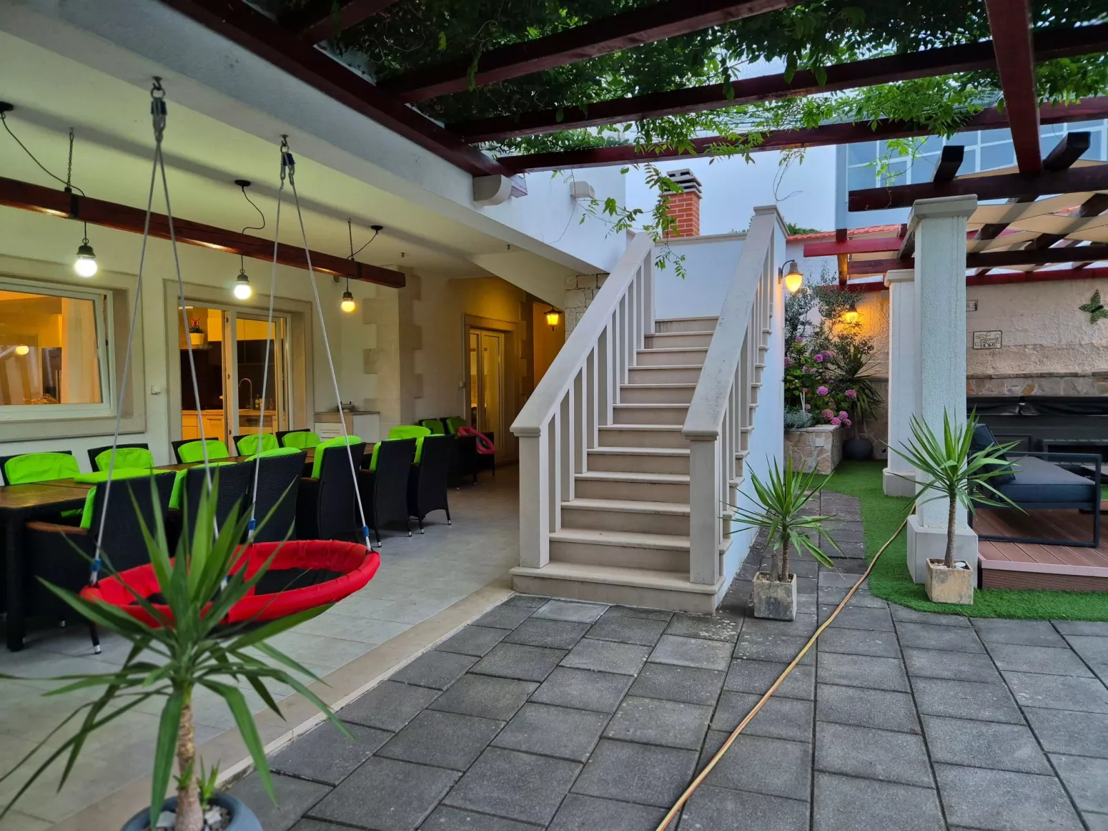 Komfortables Haus in Selca mit privatem Parkplatz-Draußen