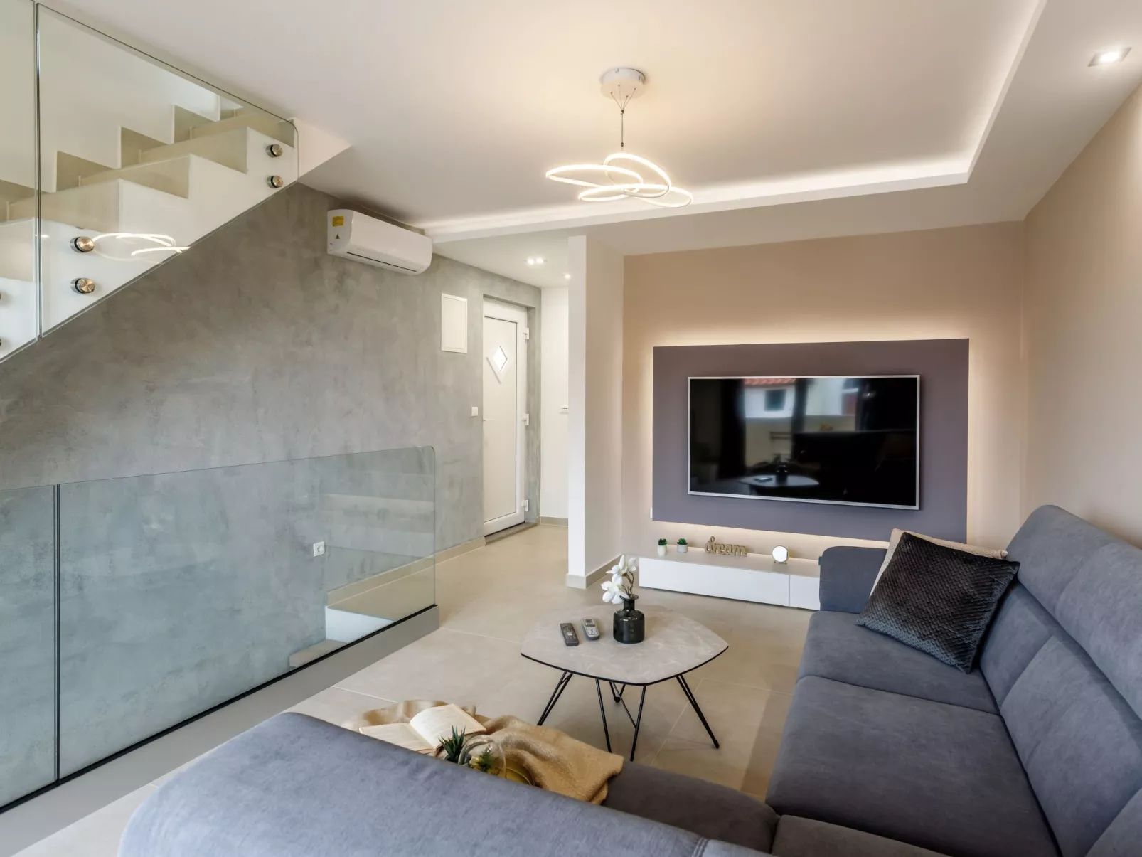 "Villa Tango2" mit Blick auf das Wasser-Drinnen