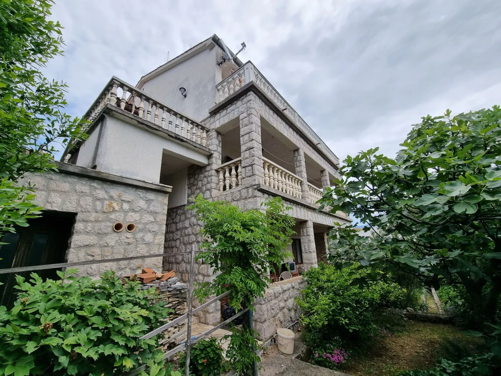 Wohnung mit Balkon mit Meerblick-Image-tags.info
