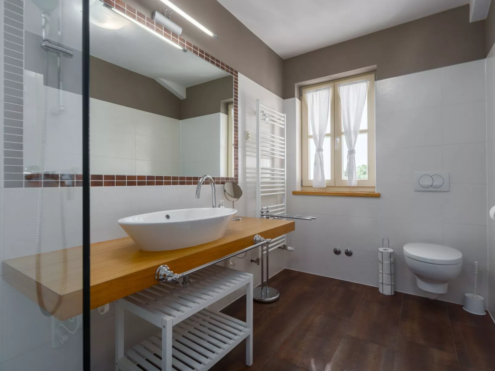 Villa mit Pool, Garten und Sommerküche-Inside