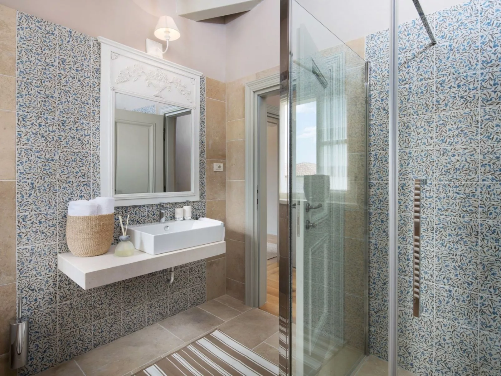 Villa Elena-Image-tags.info