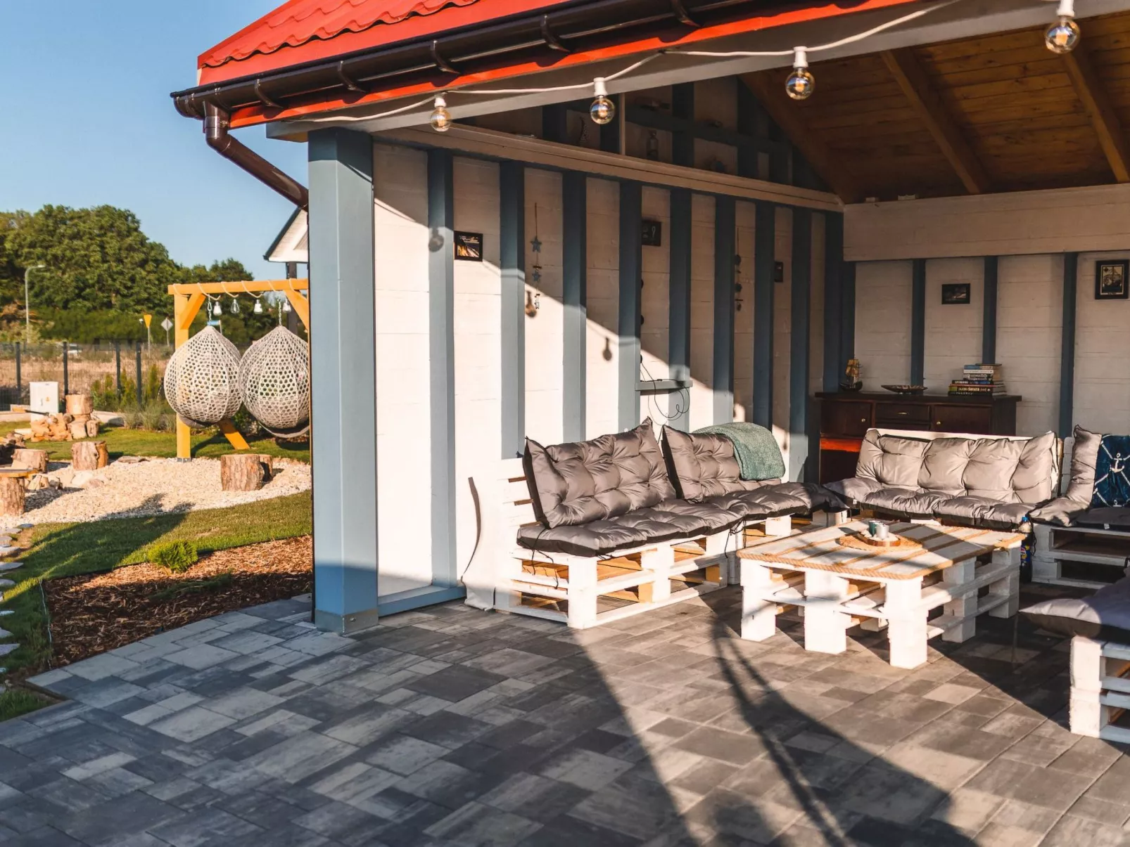 Mit gemeinschaftlichem Pool-Drinnen