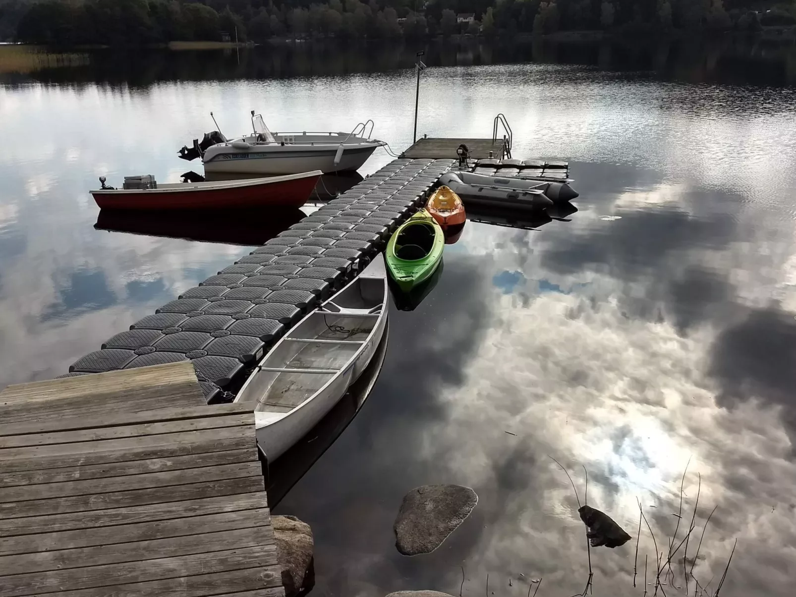Schwedisches Glück, zwischen Wäldern und einem See-Image-tags.info