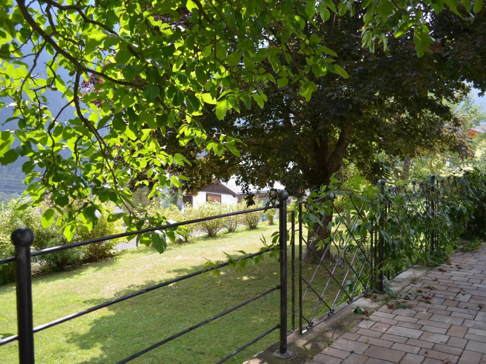 Geräumige Ferienwohnung mit zwei Schlafzimmern - Draußen