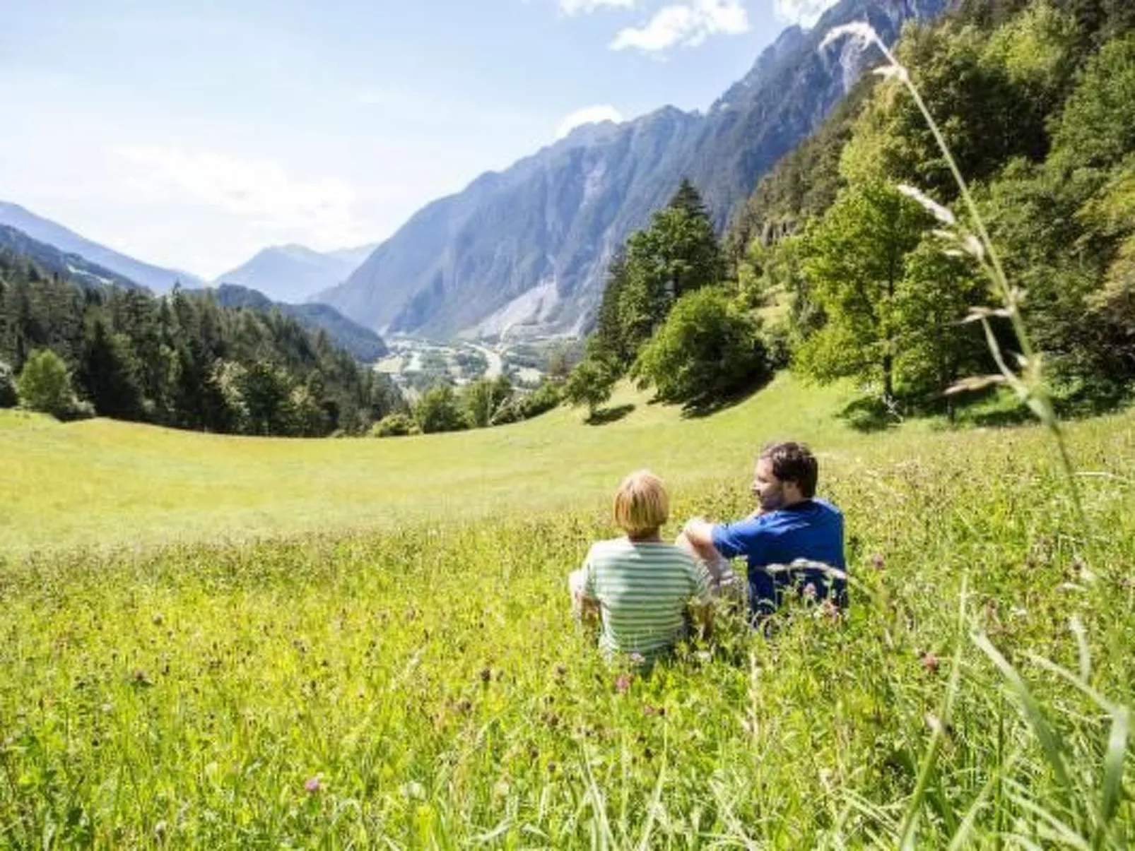 Komfortables Ferienhaus in Landeck mit Pool-Outside