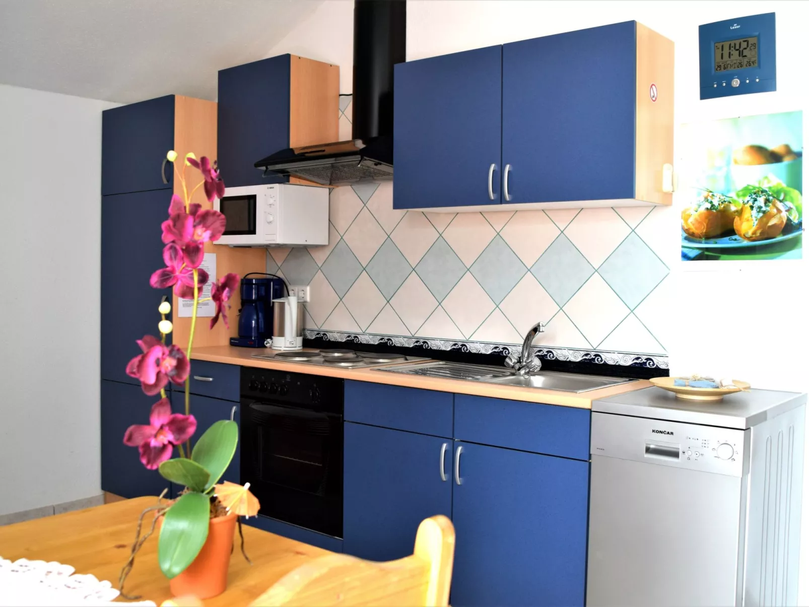 Für vier Personen mit Balkon im ersten Obergeschoss gelegen-Inside