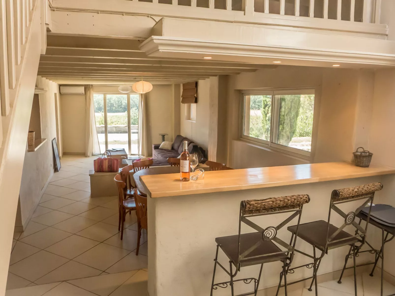 Villa mit Garten, Grill und Terrasse-Drinnen