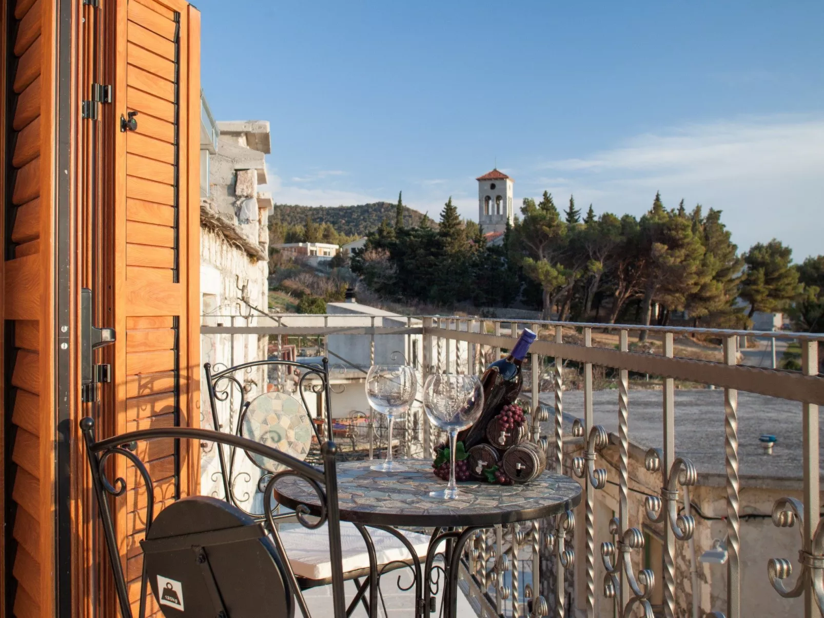 Charmantes Steinhaus mit Pool und Meerblick-Draußen