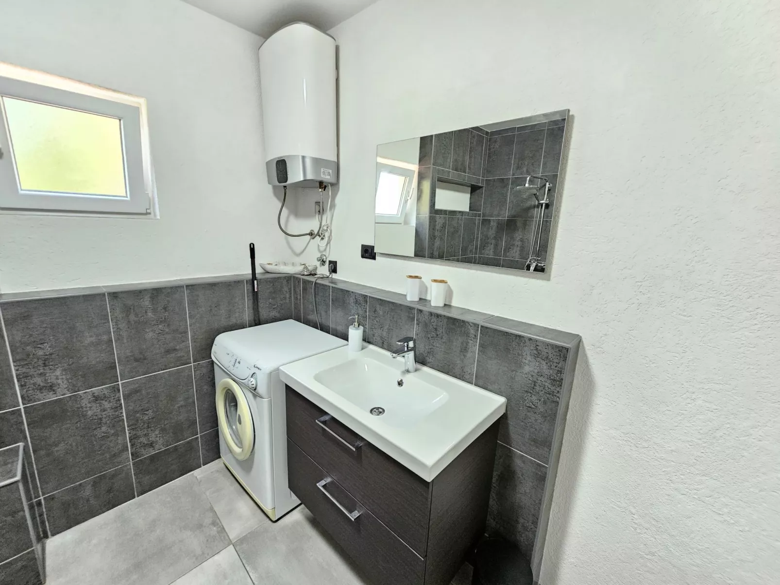 Wohnung für 4 Pers. mit Balkon, tolle Lage-Drinnen