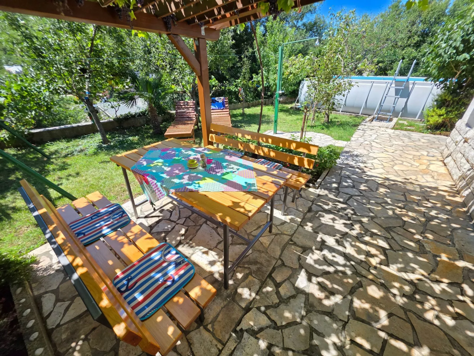 In Novi Vinodolski mit Grill, Terrasse und Garten-Outside