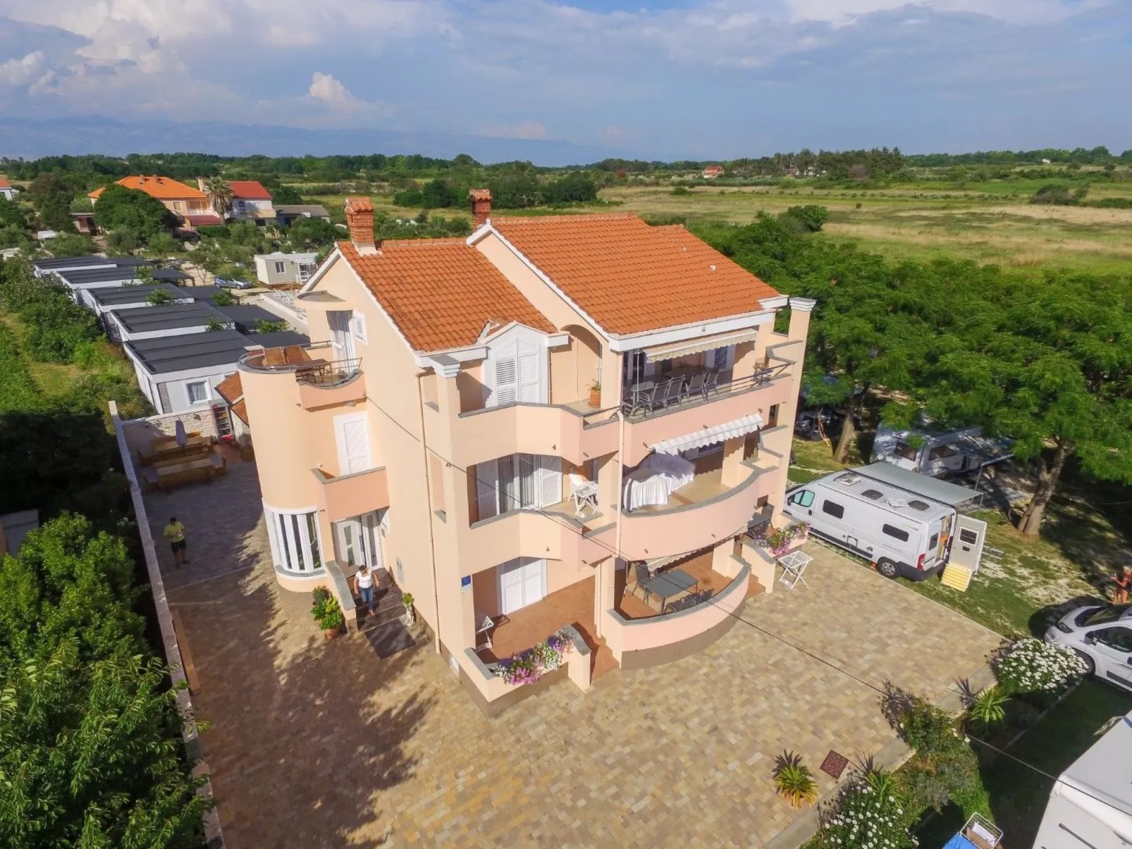 Wohnung mit Blick auf das Wasser-Draußen