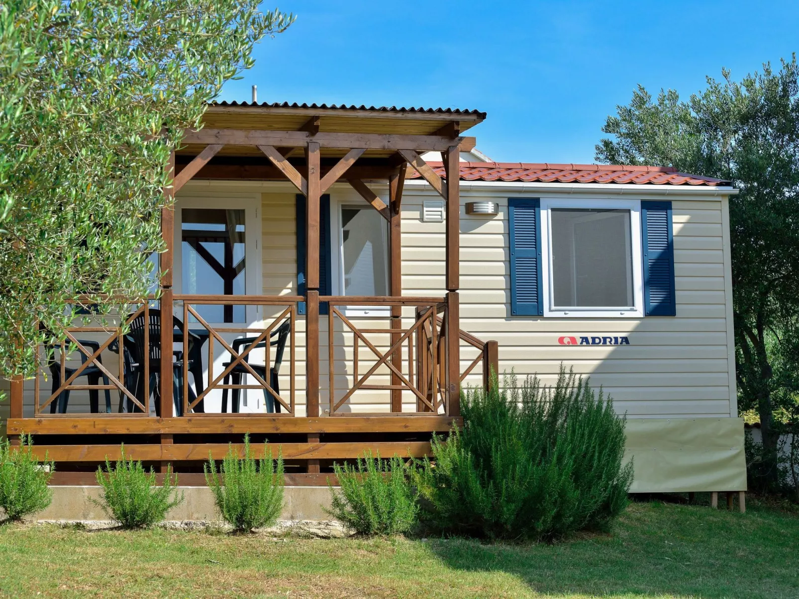 Mobilheim mit Blick auf das Wasser-Outside