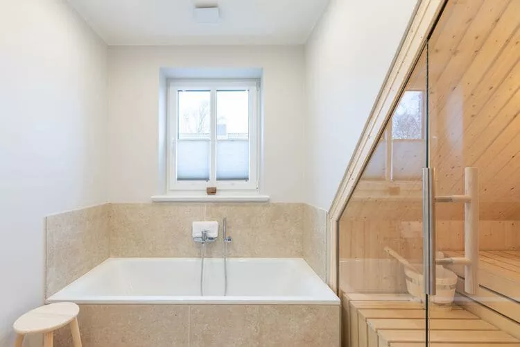 Biikehuus West-Bathroom
