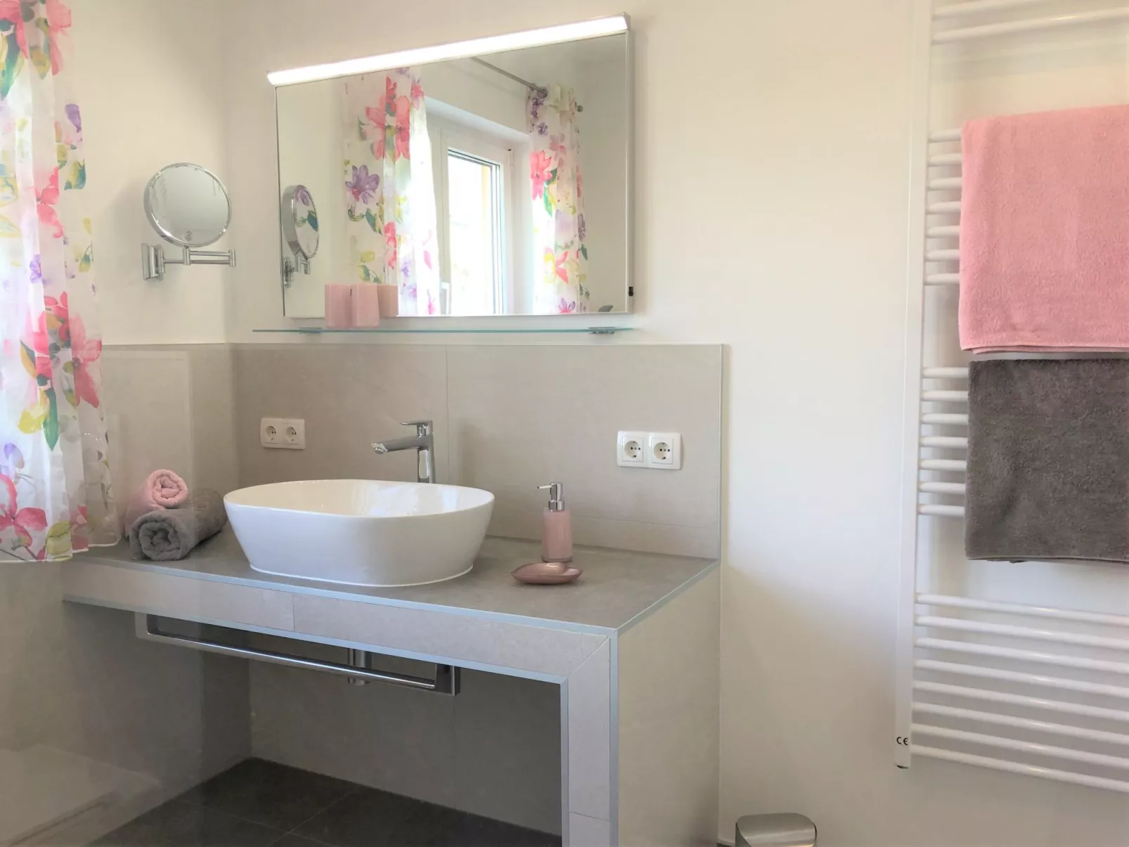 Klimatisierte Ferienwohnung in Okrug Gornji mit Gepflegtem Garten und Seeblick-Inside