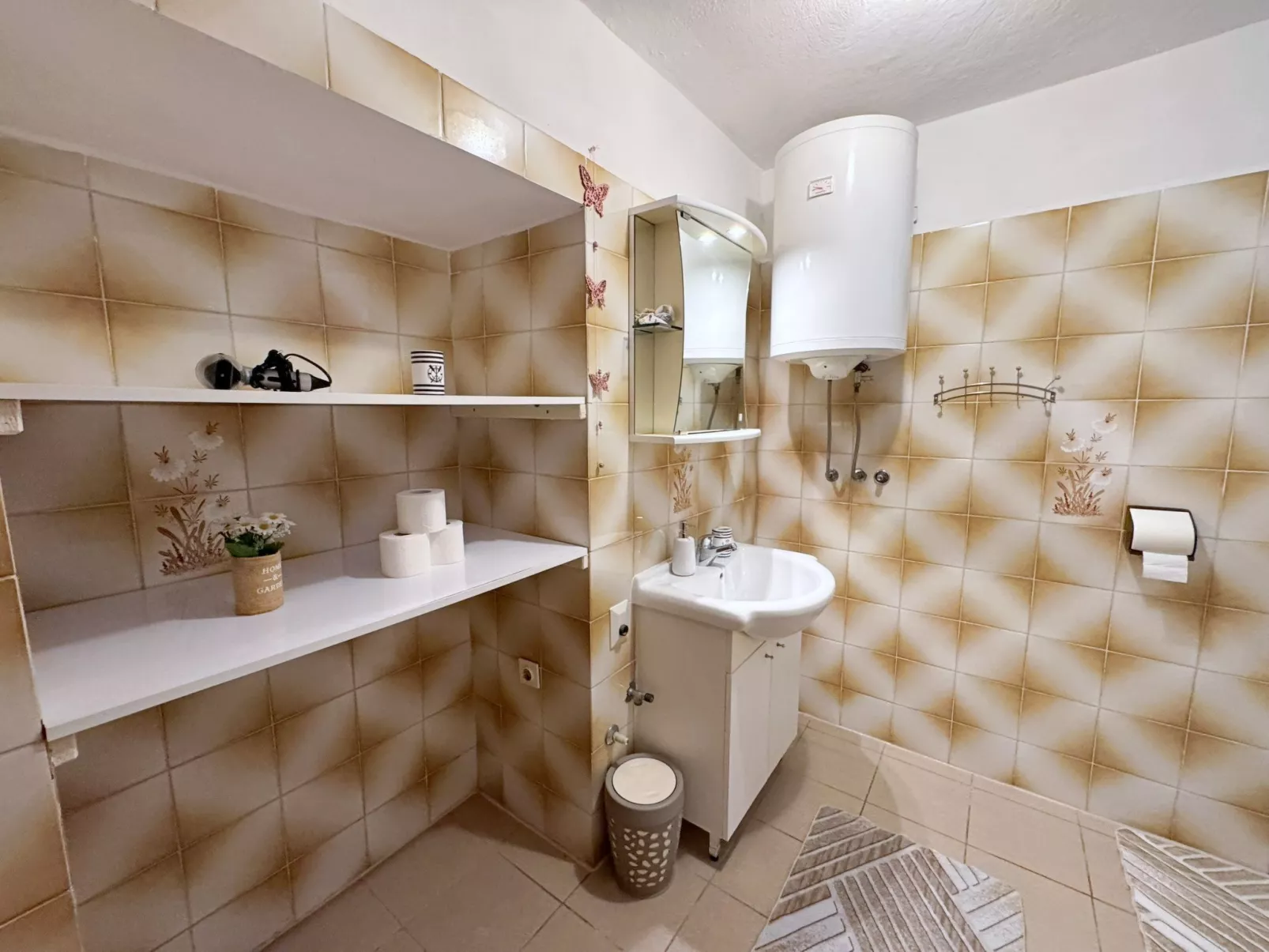 Apartment Car-Dedans