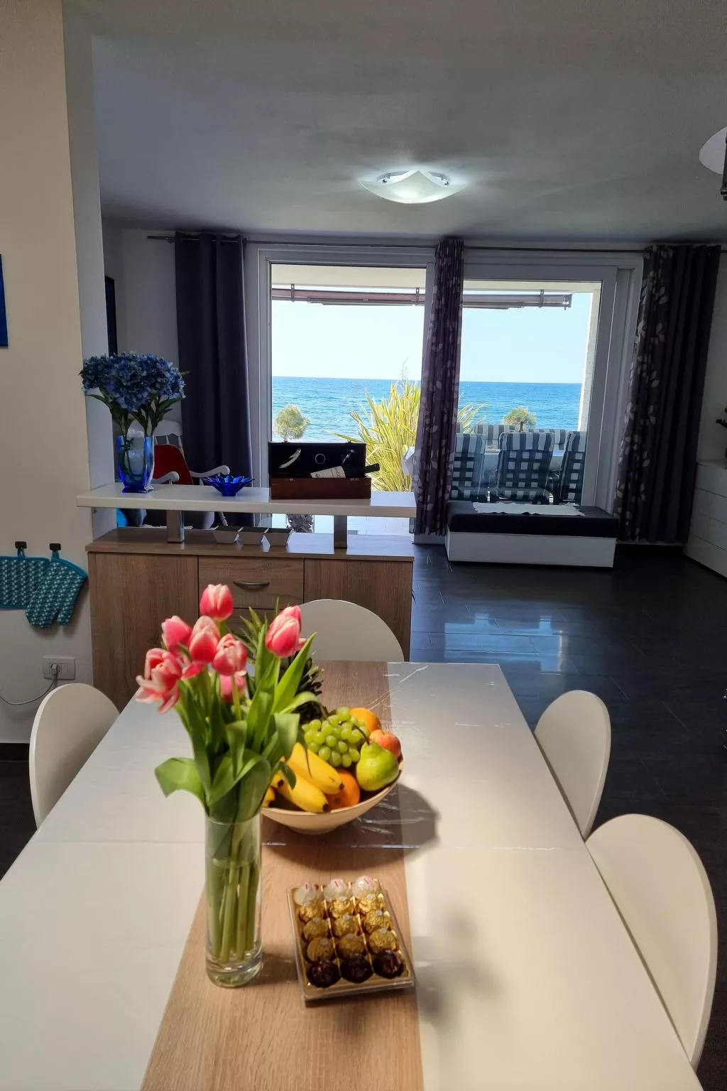 Villa direkt am Meer und Strand mit herrlichem Blick-Drinnen