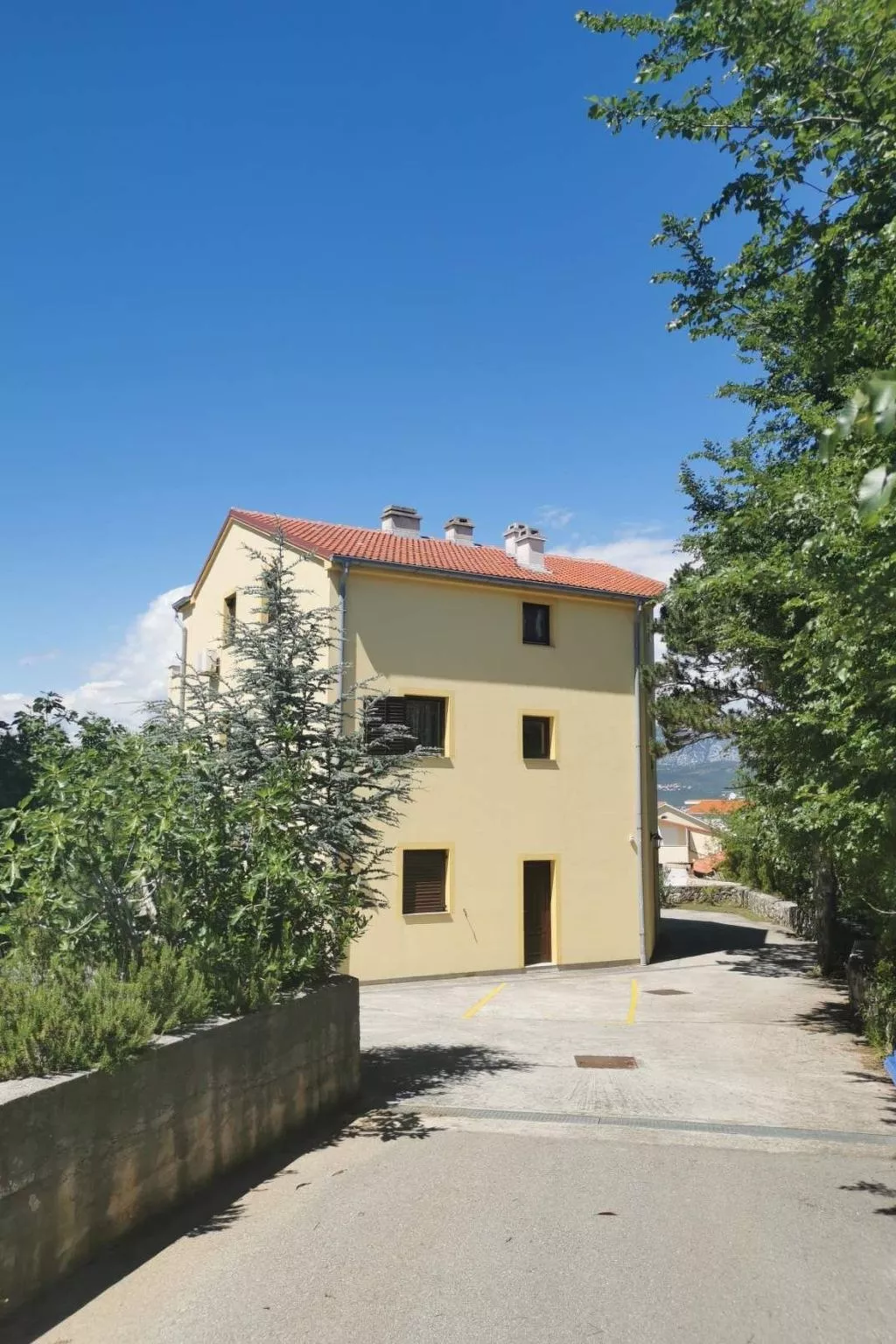 Mit Klimaanlage und Balkon-Draußen