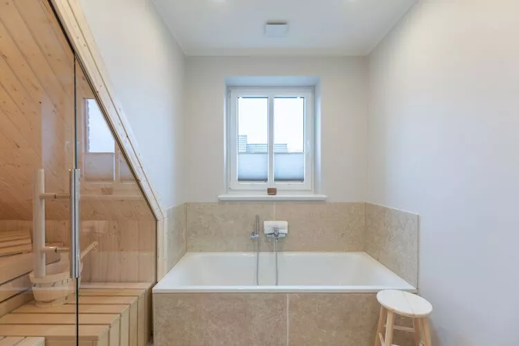 Biikehuus Ost-Bathroom