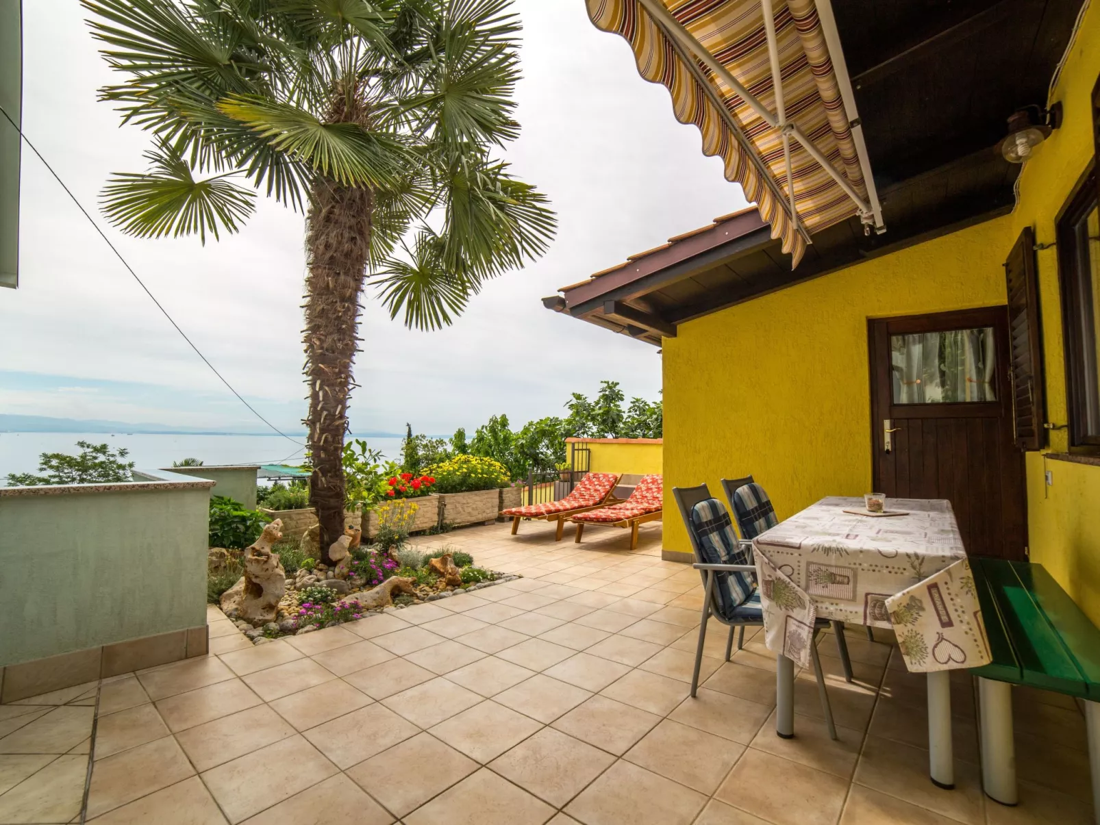 Mit Wasserblick-Outside