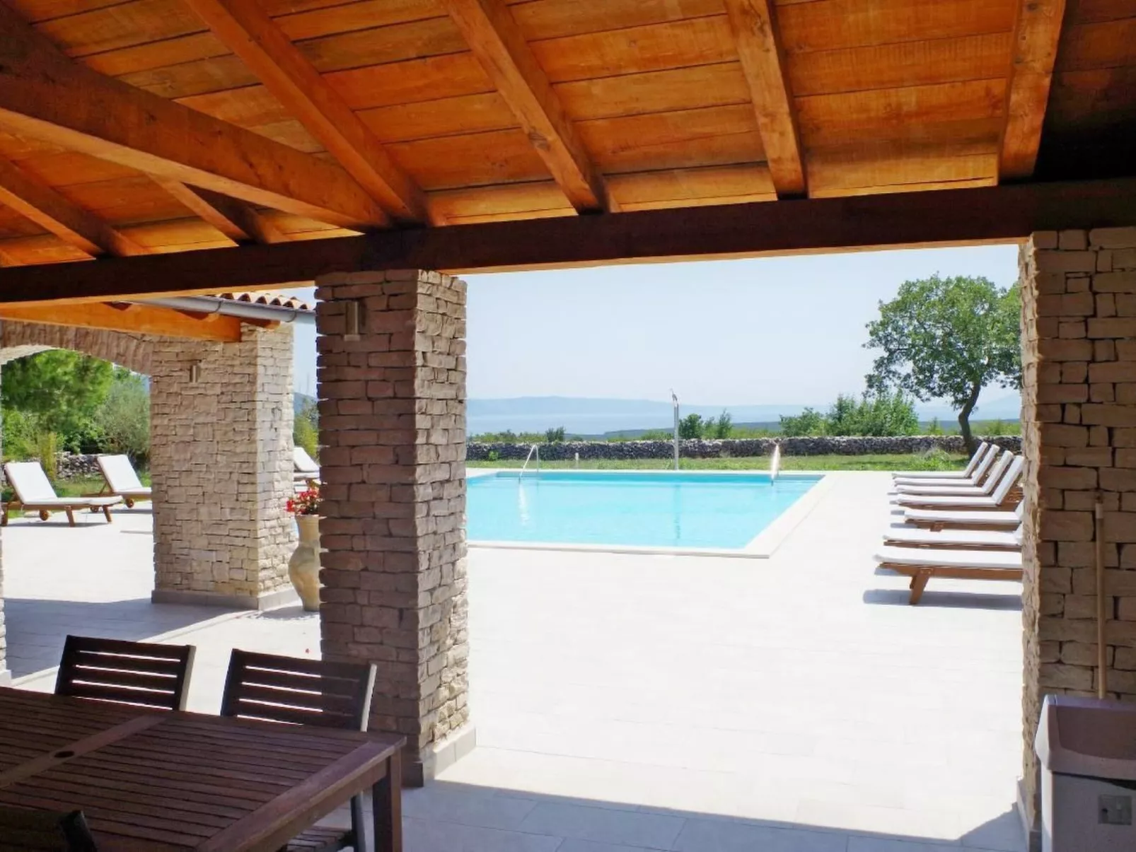 Wohnung in Rakalj mit Parkplatz und Poolblick-Outside