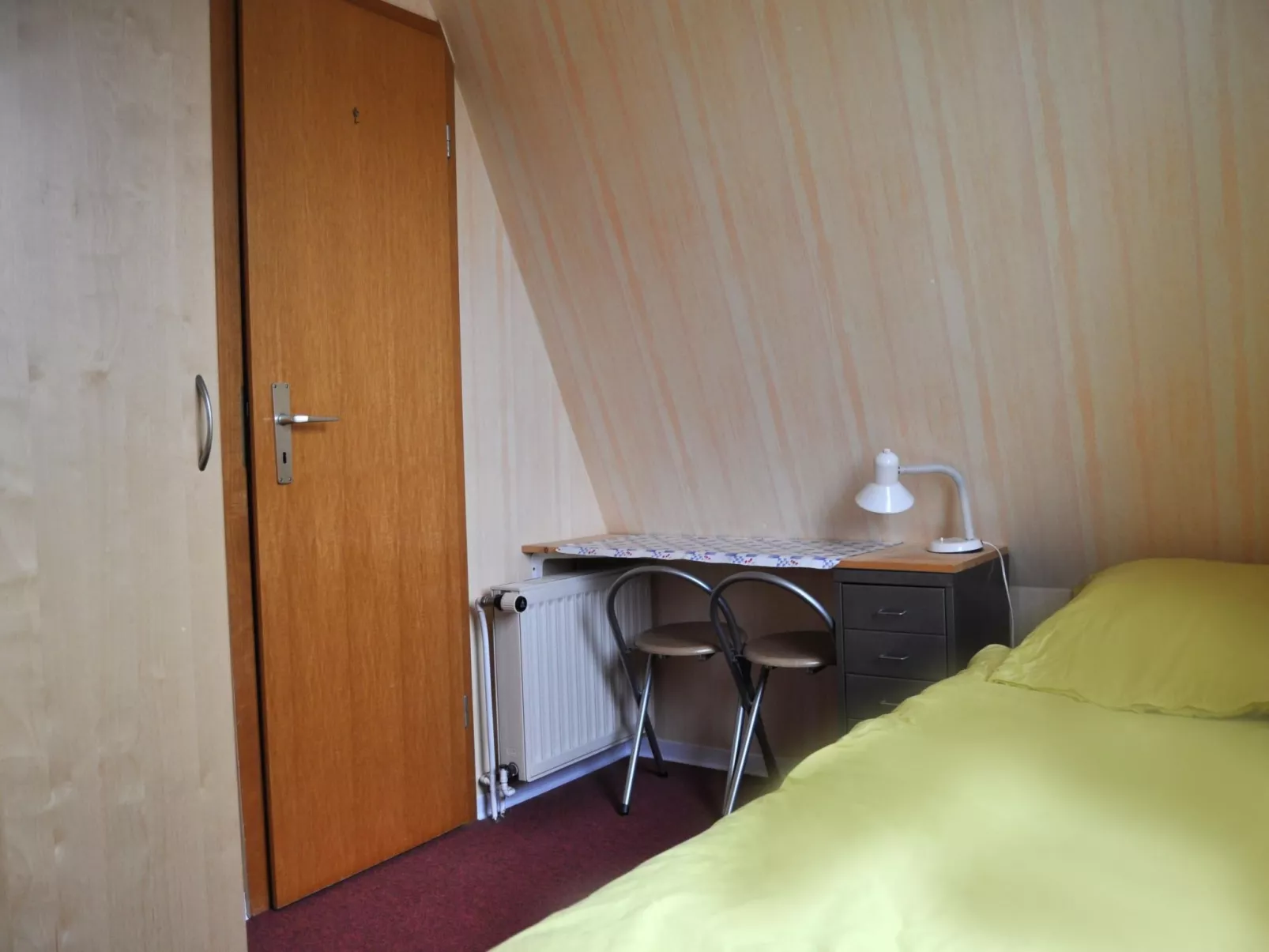 Sonniges Ferienhaus hinter dem Deich-Drinnen