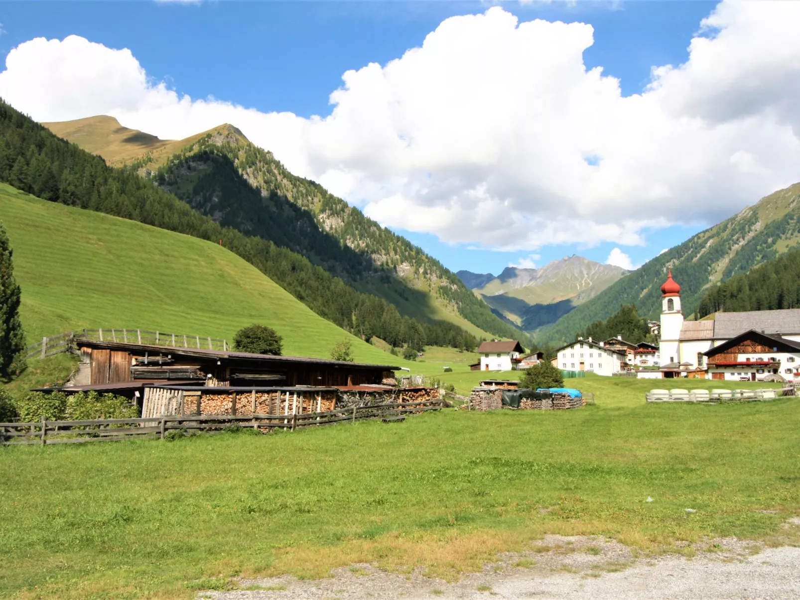 Mit Schwedenofen und großer Terrasse-Environnement