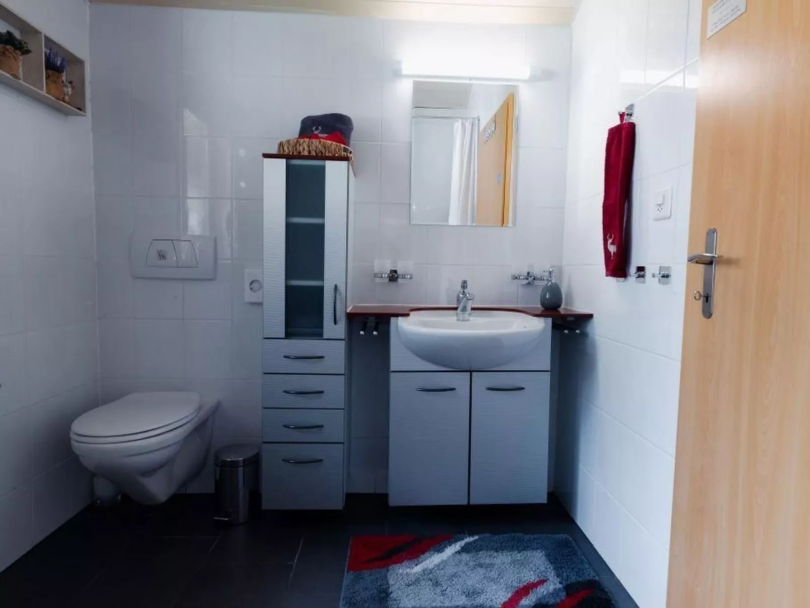 Mit Indoorrutschbahn-Drinnen