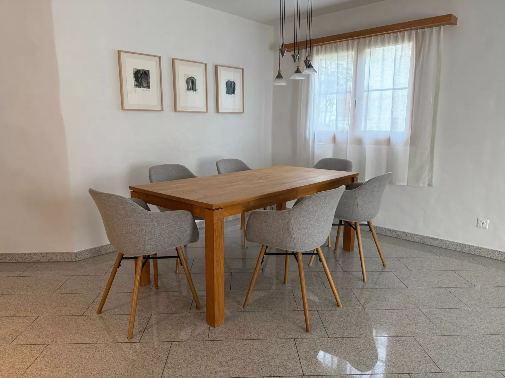 Familienfreundliche und gemütliche 3.5 Wohnung mit Garten-Drinnen