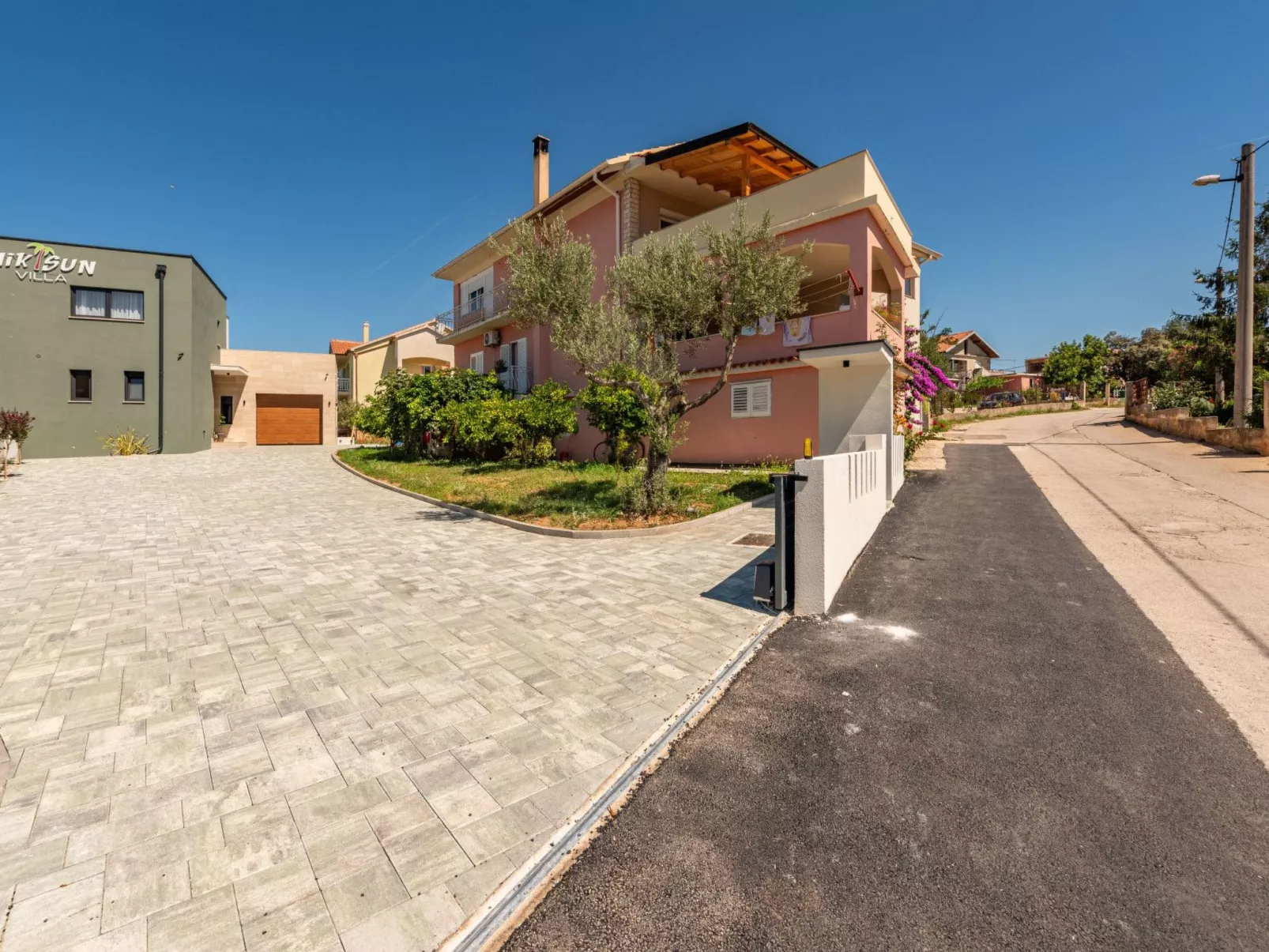 Villa Niksun-Outside