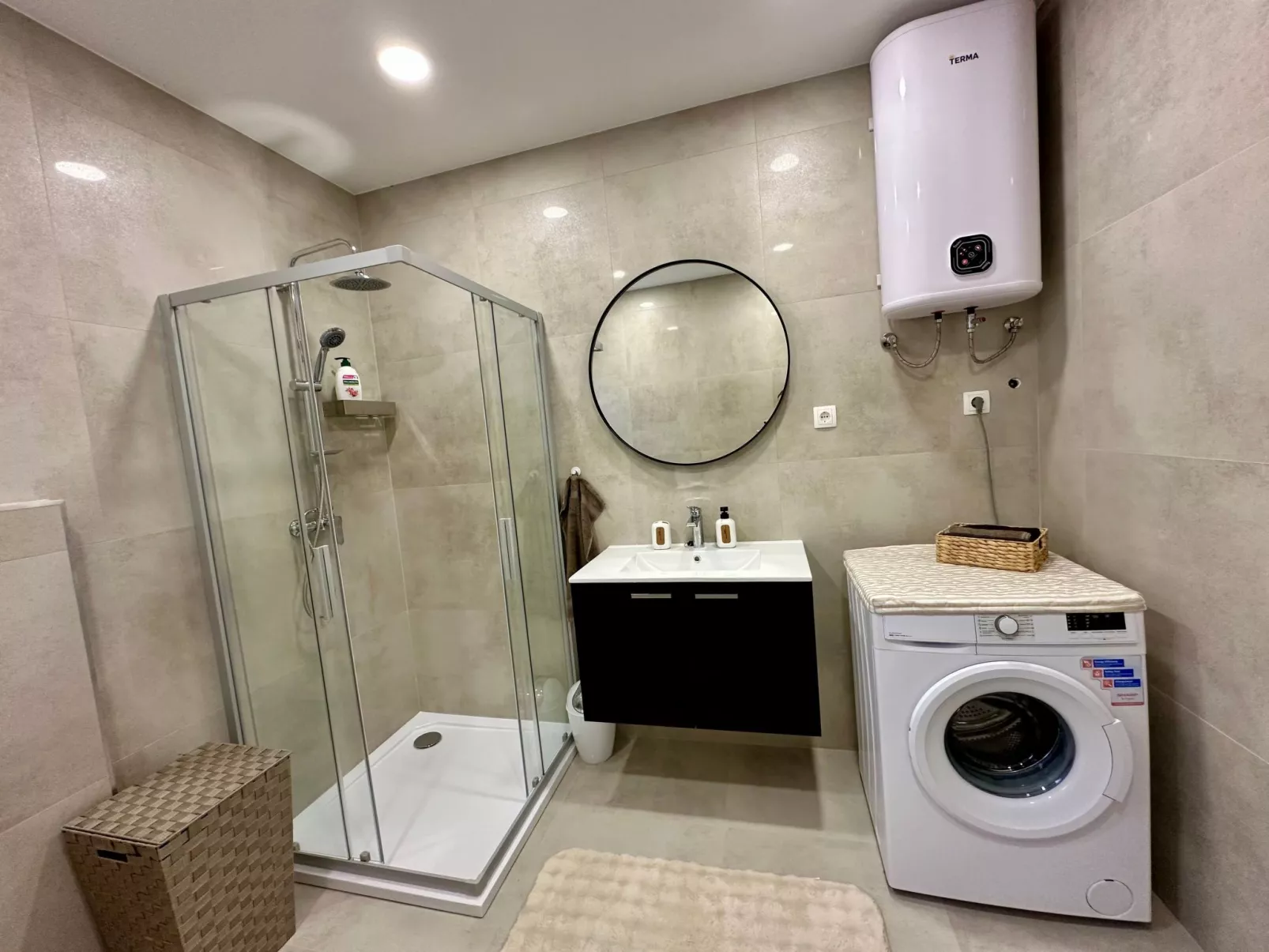 Gesamte Wohnung in Dramalj mit Terrasse und Grill-Drinnen